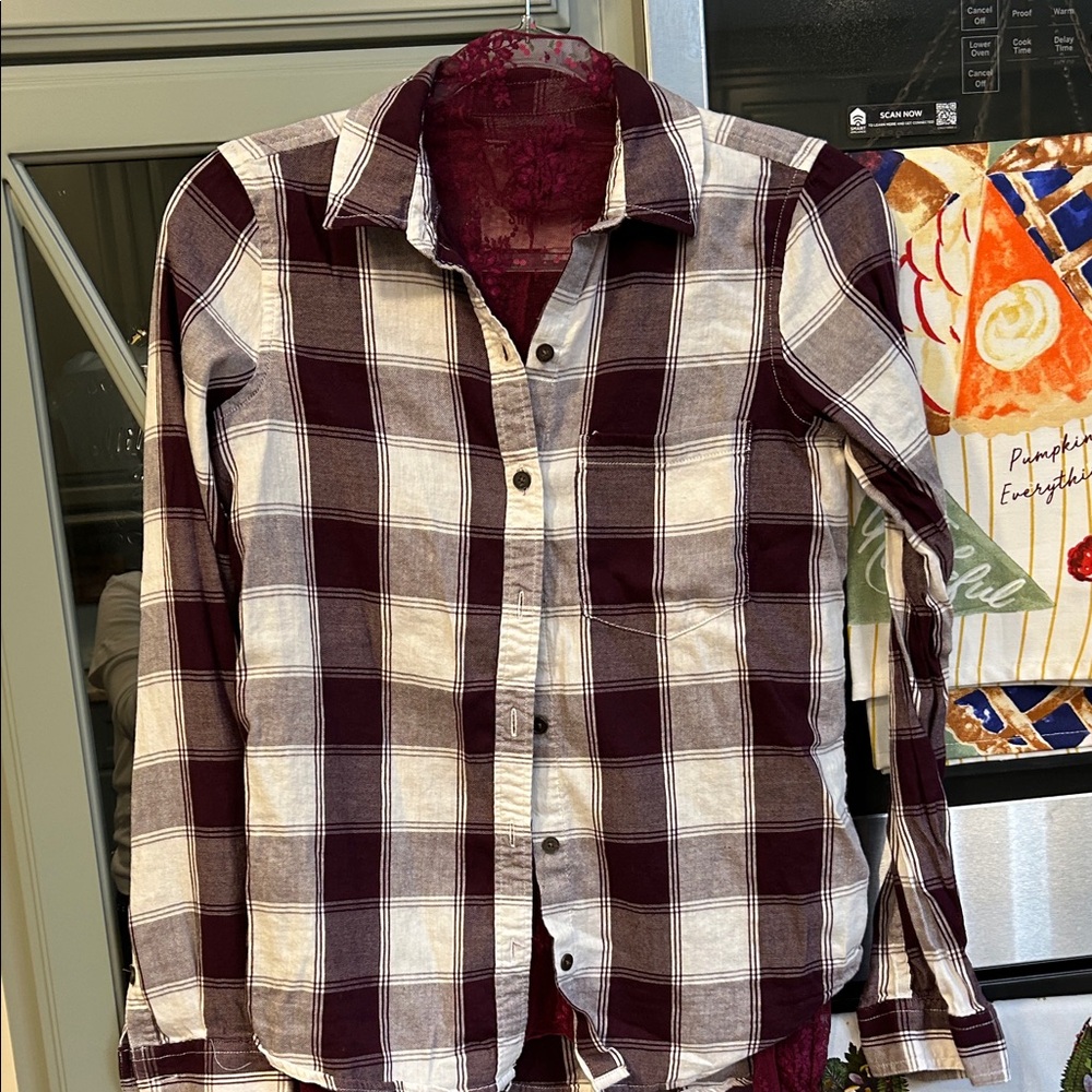 American Eagle Plaid Flannel Button Up Shirt XS